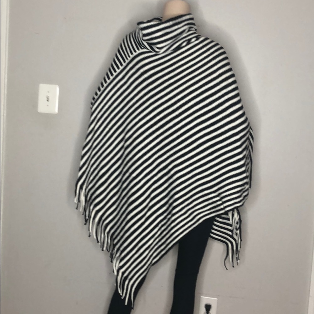 1 LEFT! Black & White fringe Poncho! - Picture 6 of 6